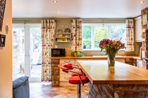 Family Kitchen- click for photo gallery